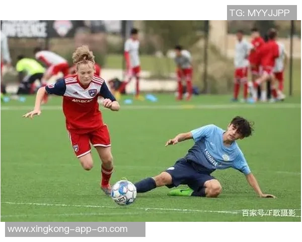 《绿茵传奇之球场上的永恒之星:一位足球天才的崛起与荣耀》 《绿茵传奇之球场上的永恒之星:一位足球天才的崛起与荣耀》