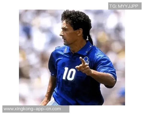 红发色足球球星的独特魅力与绿茵场上耀眼风采解析